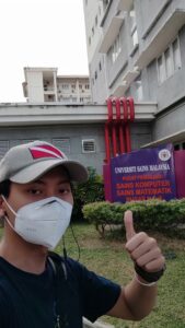 Me in front of the school of Computer Science in USM